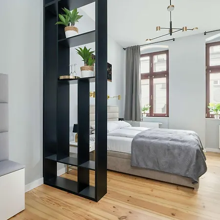 Klimatyczne Z Biurkiem W Poznaniu By Renters *