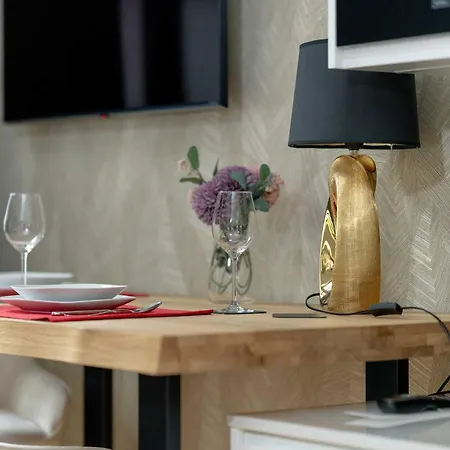 Klimatyczne Z Biurkiem W Poznaniu By Renters Apartmán