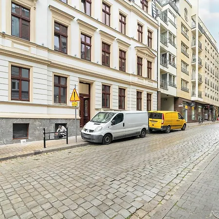 Apartament Klimatyczne Z Biurkiem W Poznaniu By Renters Poznań